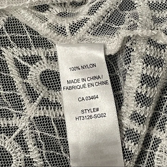 🦋 2 / $27 🦋 Ricki’s creamy colored T-shirt. Partner it with your own tank top. - Picture 4 of 5